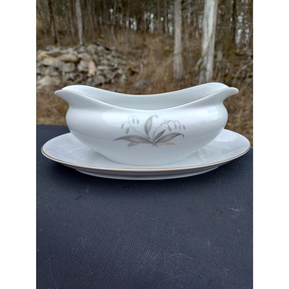 Kaysons GOLDEN RHAPSODY Gravy Boat w/attached under plate.